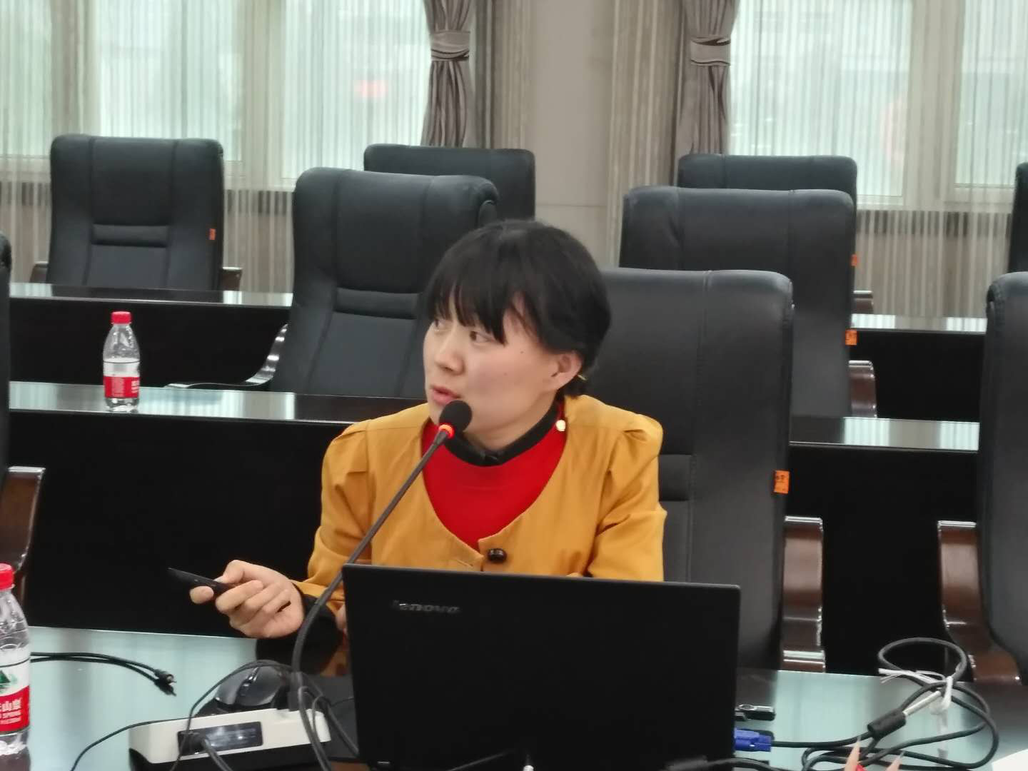 王甜老师作汇报交流 刘苗老师作汇报交流会议最后,我校思政部主任董莉利